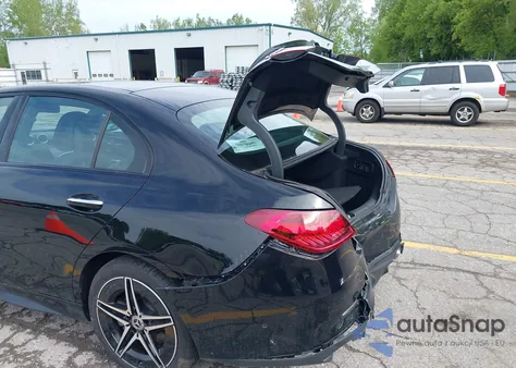 2024 Mercedes-Benz C 300 z USA, uszkodzony, nr VIN W1KAF4HB3RR212857